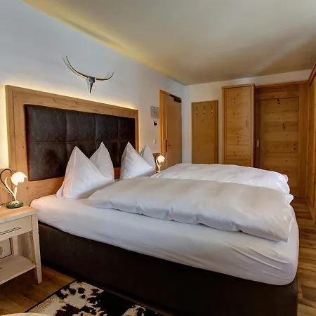 Garni - Restaurant Kaminstube 4* سانكت أنتون ام ارلبرغ